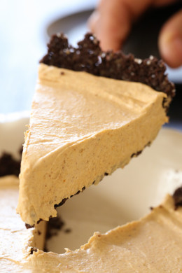 No Bake Pumpkin Cheesecake is an easy, light cheesecake made with pumpkin puree and spices. Under 10 minutes to make, if you use ready-made crust.